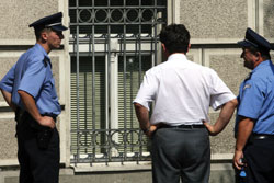 Policija ispred grčke ambasade